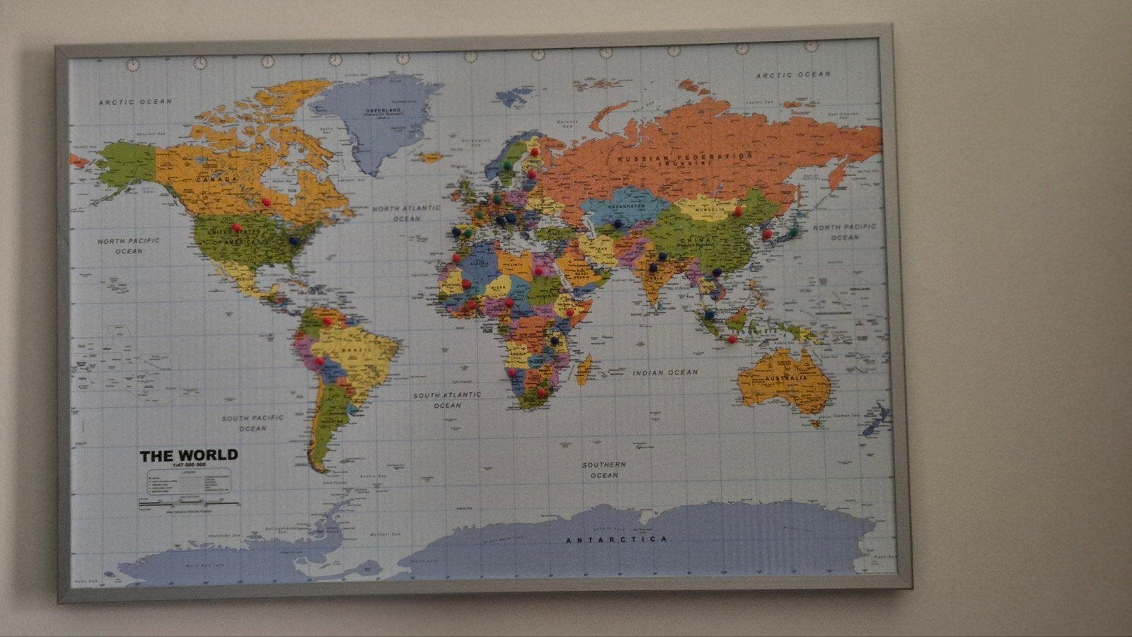 Wereldkaart in zilveren lijst, Ophalen, Nieuw