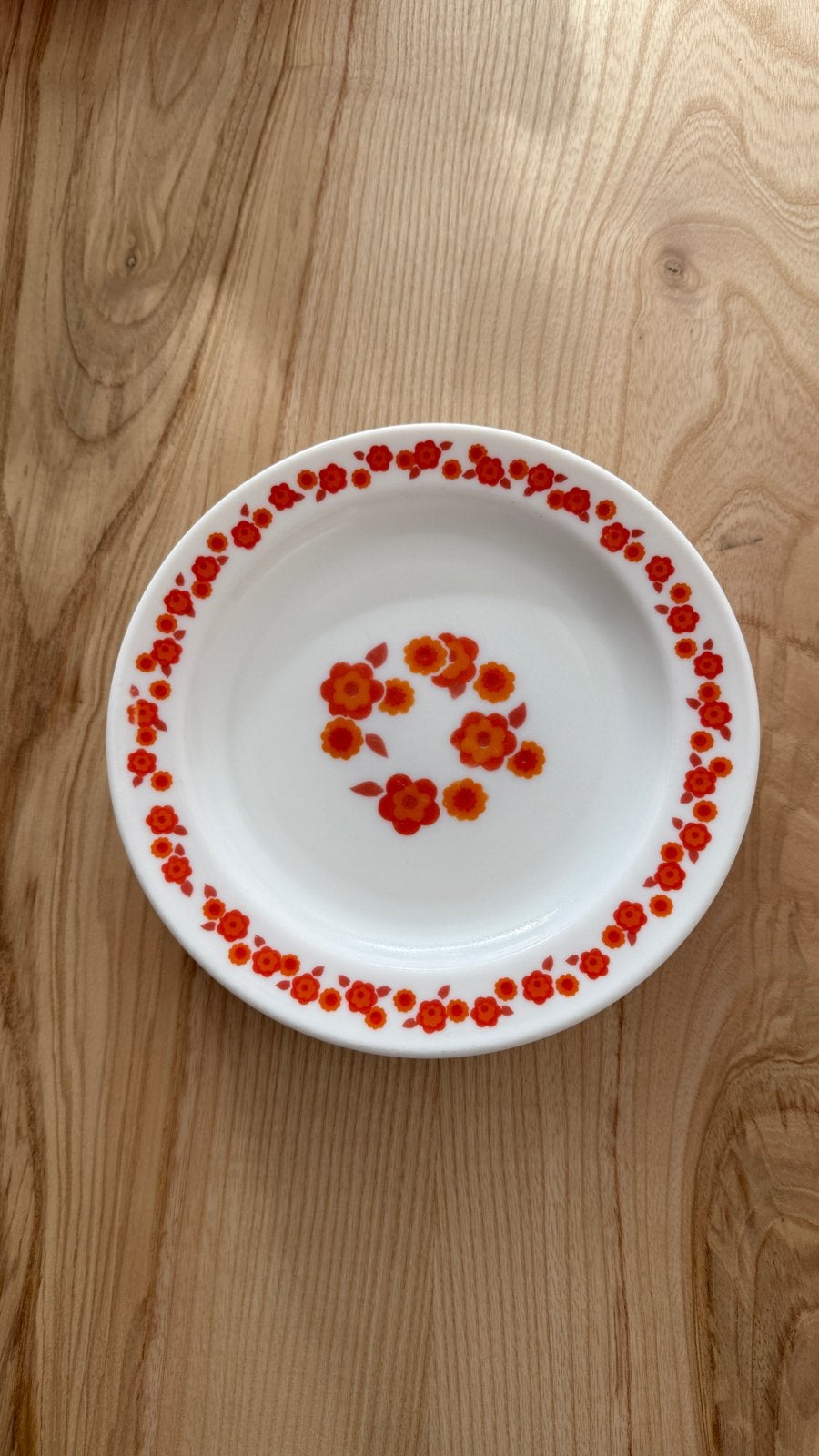 Vintage borden met oranje bloemmotief - Set van 5, Huis en Inrichting, Gebruikt, Keramiek, Vintage, Ophalen of Verzenden