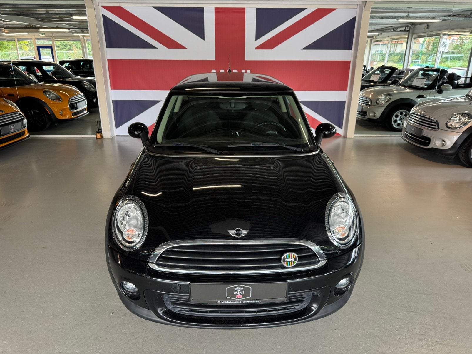 Mini 1.6 ONE 55KW 2013 Zwart ( 6 MAANDEN GARANTIE ), Voorwielaandrijving, Stof, 74 pk, Zwart