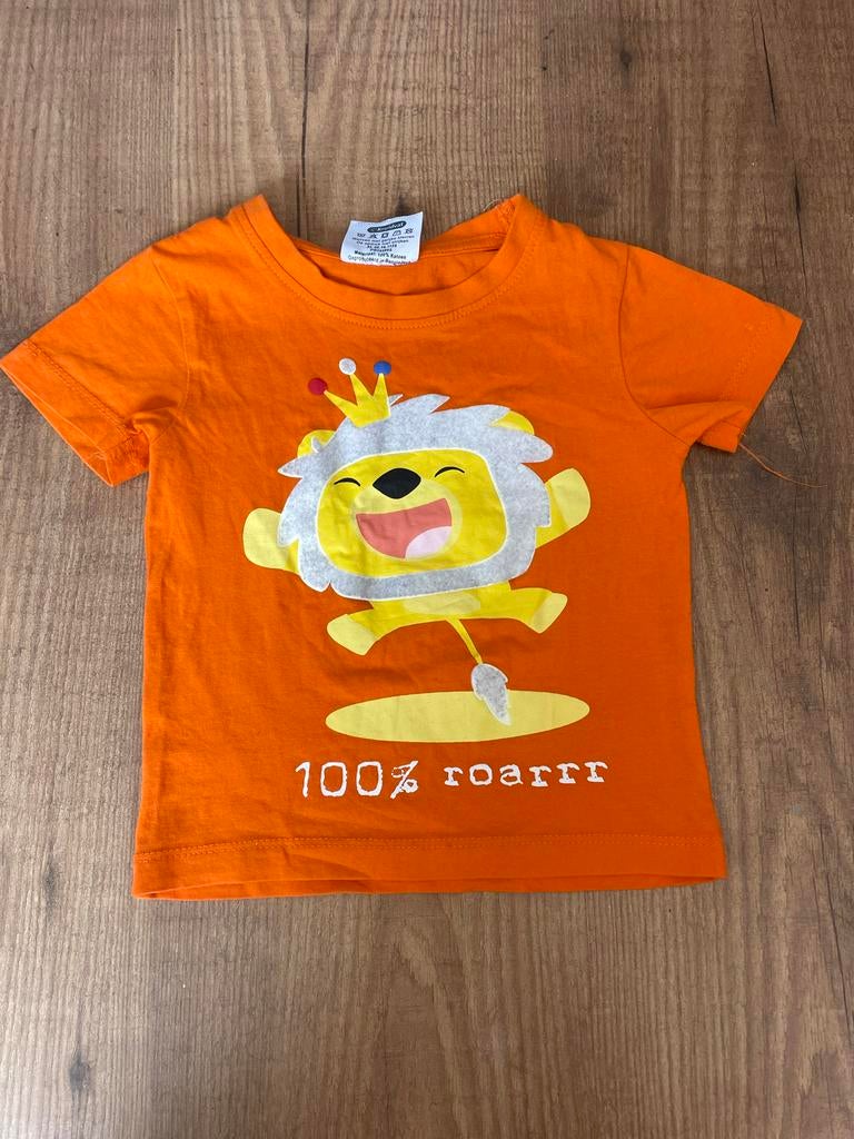 Oranje T-shirt met leeuwprint - Maat 74-80, Kinderen en Baby's, Babykleding | Maat 74, Ophalen of Verzenden, Gebruikt, Jongetje of Meisje