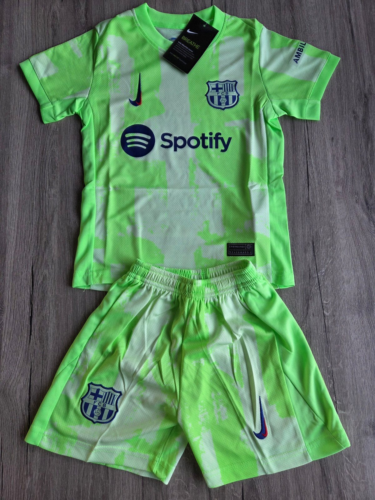 Fc Barcalona 3e tenue maat 116-122, Sport en Fitness, Voetbal, Maat XS of kleiner, Ophalen of Verzenden, Nieuw, Set