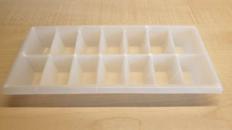 1 vorm, 14 ijsblokjes, ijsklontjes, maten 22 x 10,5 x 3cm, Huis en Inrichting, Ophalen of Verzenden