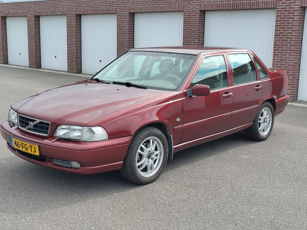 Volvo S70 2.4 Comfort 170pk | Org NL | Leer | Bluetooth, Auto's, Volvo, Voorwielaandrijving, Beige, Skiluik, 75 €/maand