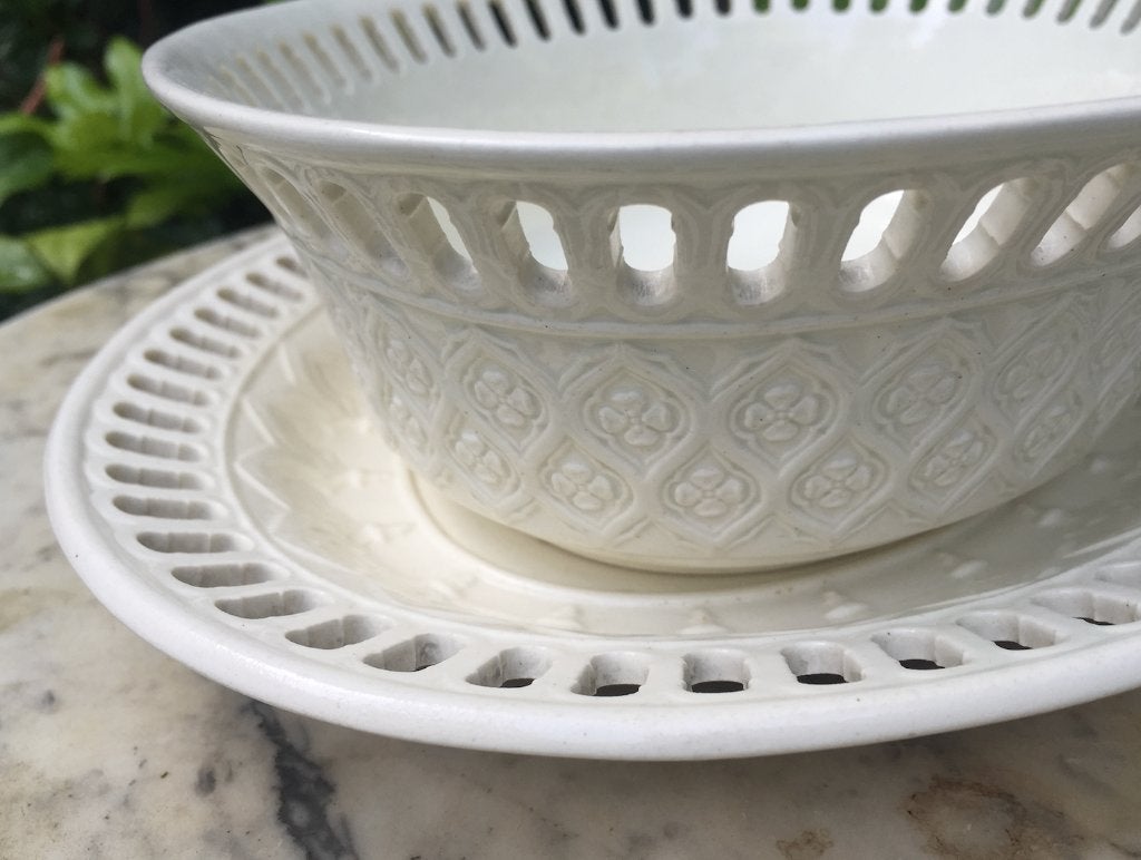 Wedgwood creamware kastanjeschaal en 2 schotels, Antiek en Kunst, Ophalen