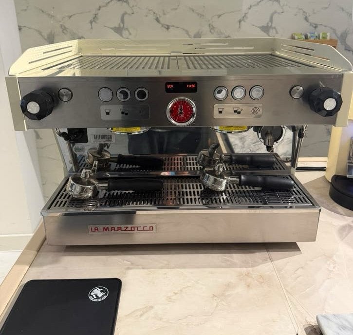 La Marzocco Linea PB 2 groeps, Ophalen, Zo goed als nieuw, Espresso apparaat, Koffiebonen