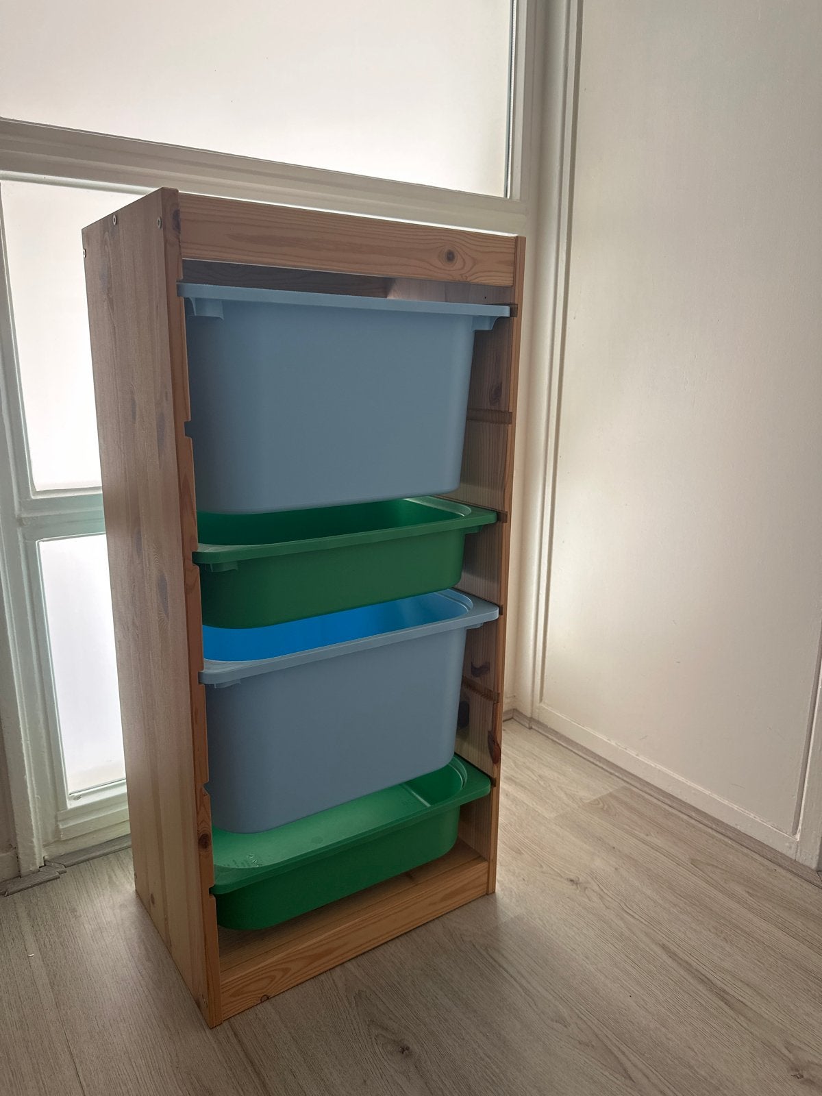 IKEA Trofast kast met groene en blauwe bakken, Zo goed als nieuw, Minder dan 50 cm, Ophalen, Minder dan 90 cm