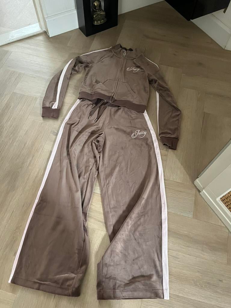 Juicy couture pak broek maat S , jasje maat m Nieuw, Kleding | Dames, Huispakken, Ophalen of Verzenden, Zo goed als nieuw, Maat 38/40 (M)