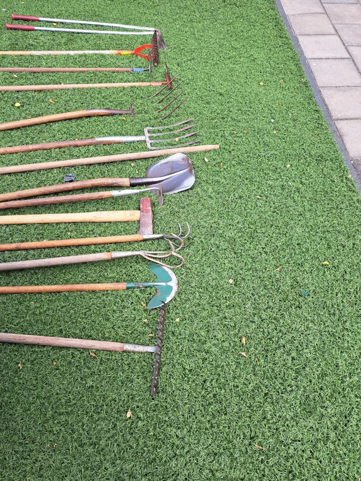 Diverse tuingereedschappen: harken, schoppen, bezem, Tuin en Terras, Ophalen, Gebruikt, Bezem