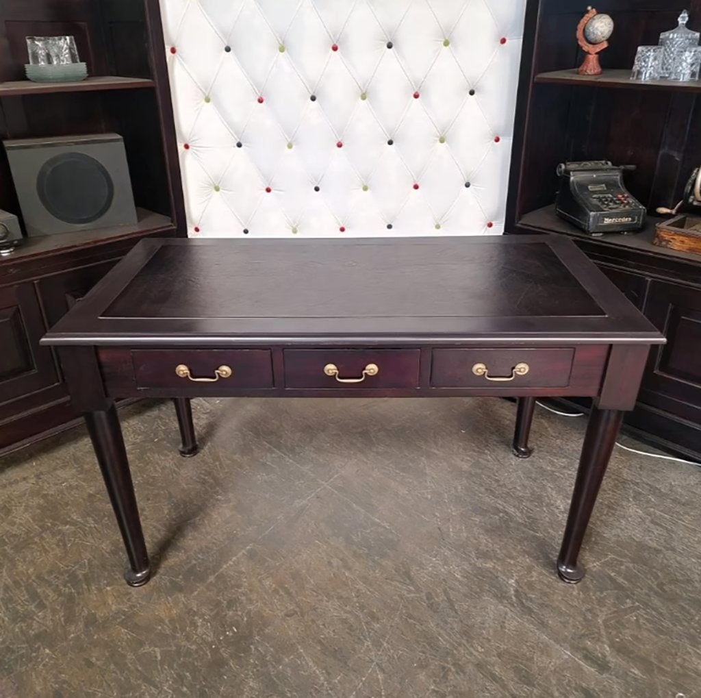 Chesterfield Engels bureau Mahonie, Ophalen