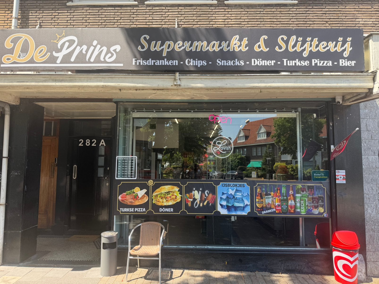 Buurtwinkel/supermarkt & slijterij ter overname in Voorburg.