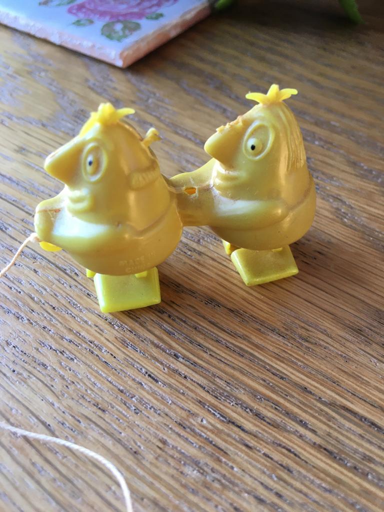 2 waggelende poppetjes die samen gaan lopen/gemerkt., Antiek en Kunst, Antiek | Speelgoed, Ophalen of Verzenden