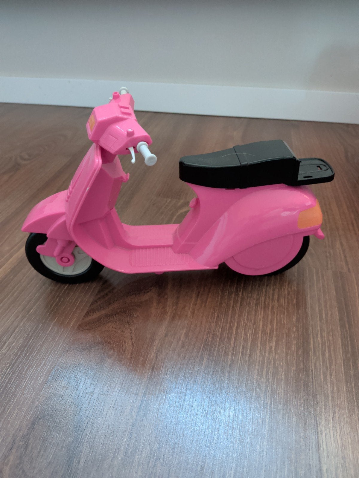 Roze speelgoed scooter voor poppen, Ophalen, Gebruikt