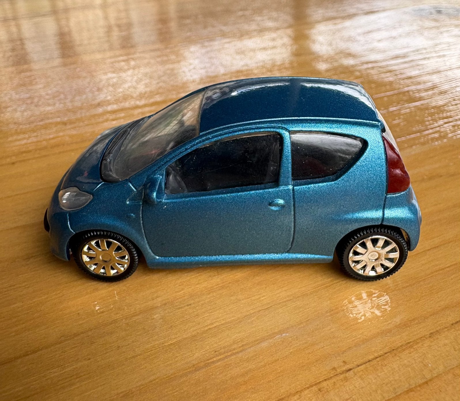 Norev Minijet Peugeot 107, Hobby en Vrije tijd, Modelauto's | Overige schalen, Ophalen of Verzenden, Zo goed als nieuw, Auto