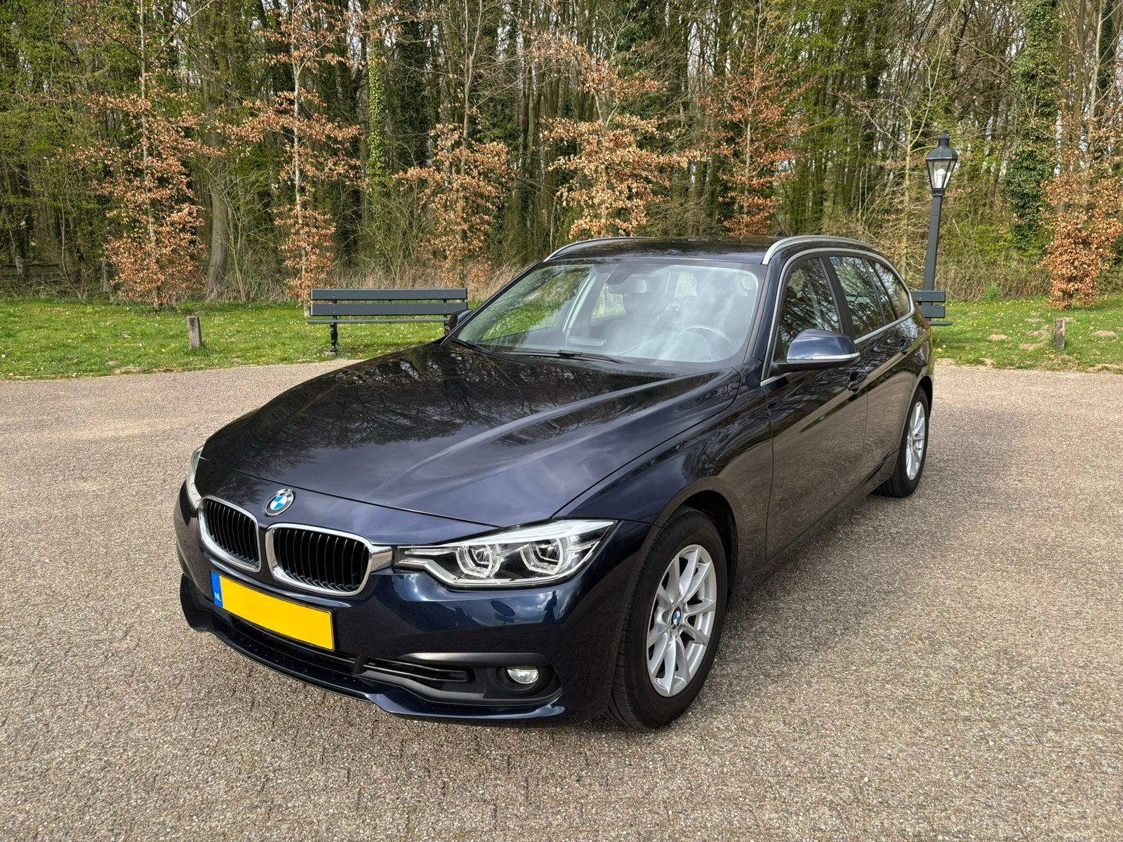 BMW 318i NAP autom led touring cruise control airco trekhaak, Auto's, Automaat, Zwart, Blauw, 1465 kg