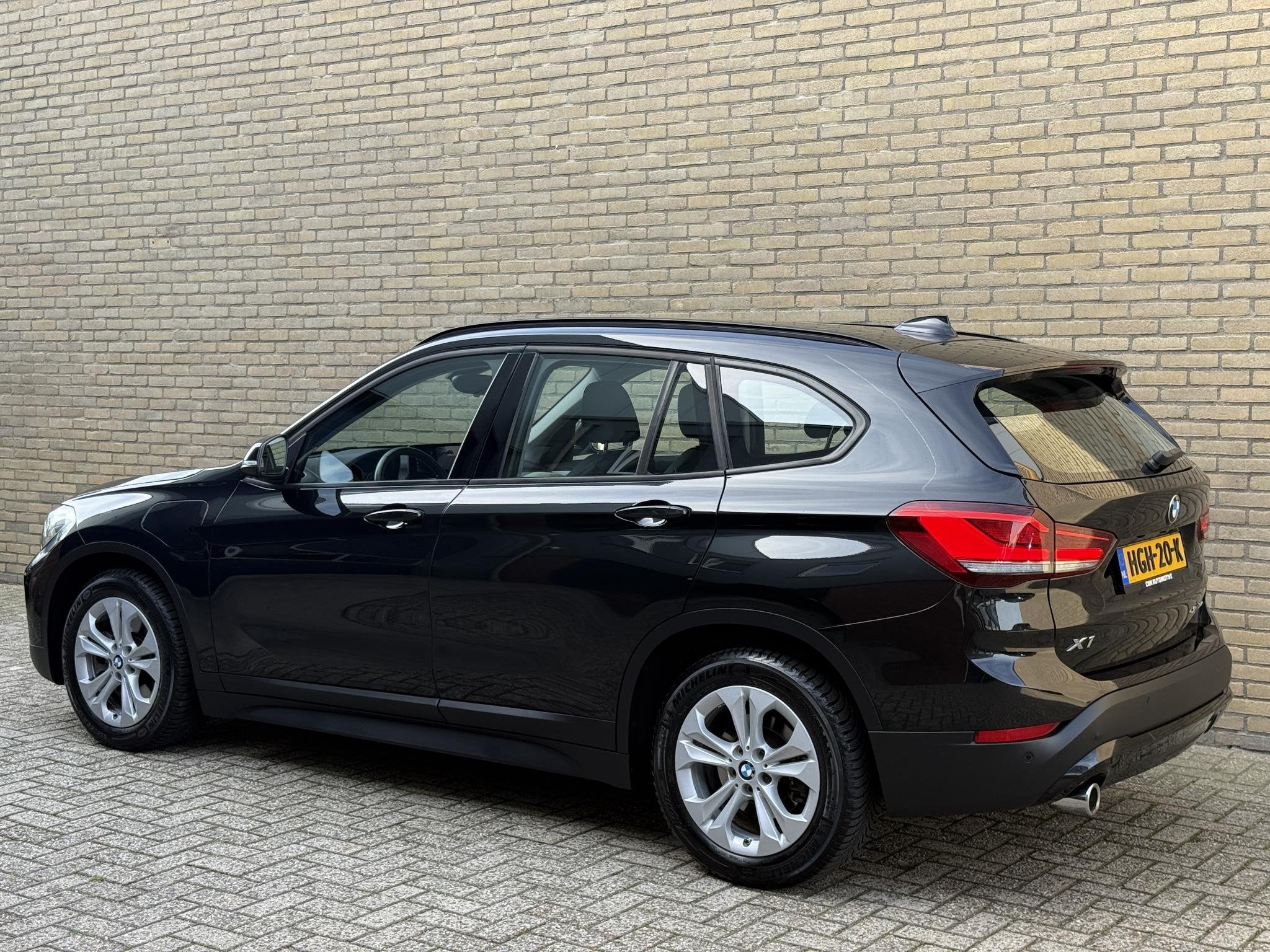 BMW X1 xDrive25e 220pk | Leder | Navigatie | LED | Cruise co, Auto's, Gebruikt, Zwart, Plug-in hybride, Bedrijf