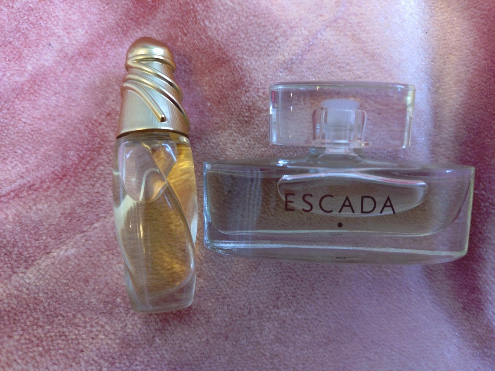Twee miniatuurflesjes van Escada, Acte 2 en Escada 2005, Ophalen of Verzenden, Zo goed als nieuw, Miniatuur