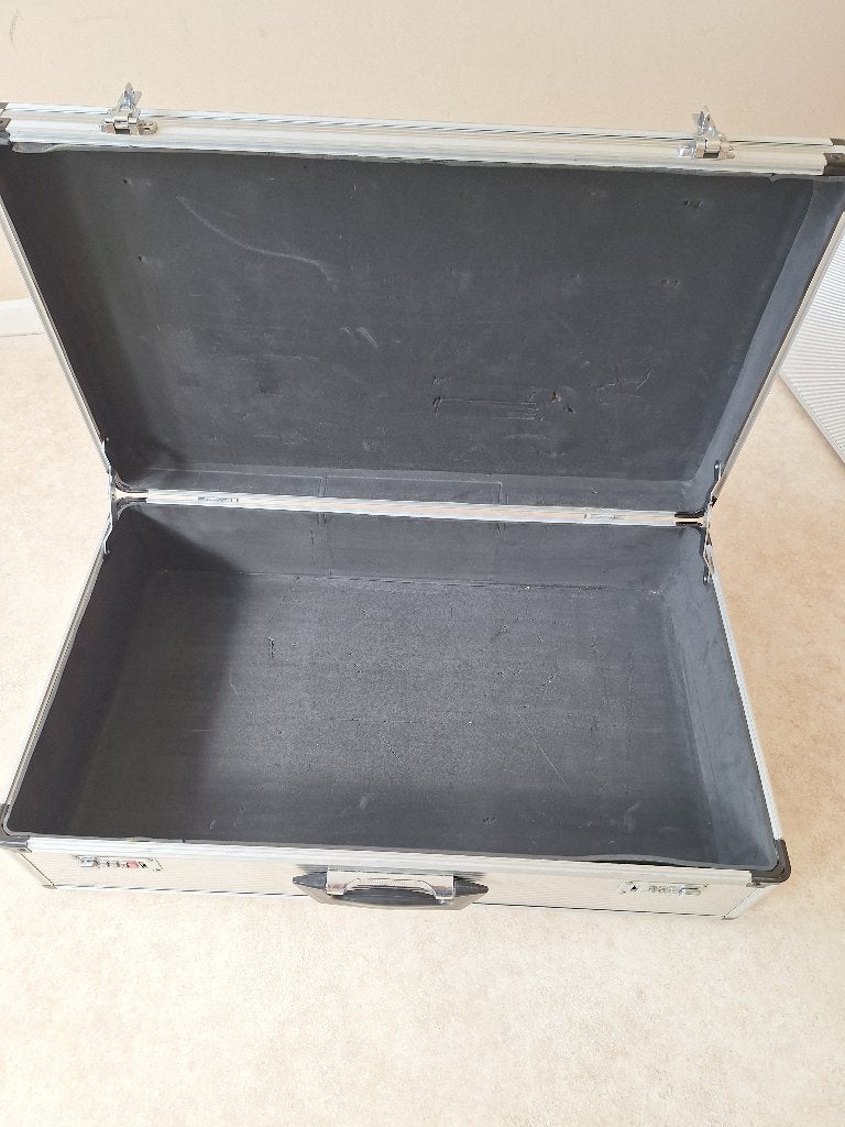 Aluminium cd/dvd koffer, 60 tot 70 cm, Slot, Ophalen of Verzenden, Zo goed als nieuw