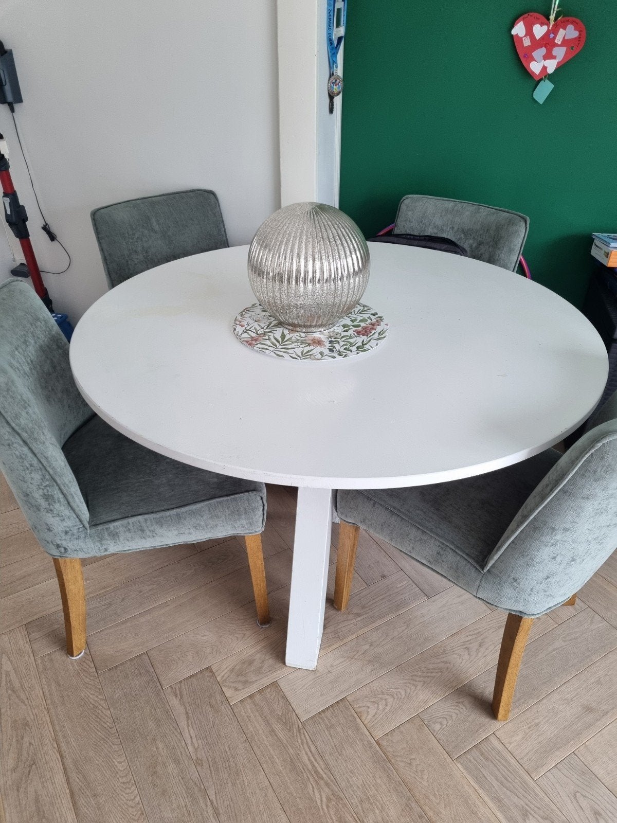 Witte ronde eettafel met 4 Riviera Maison stoelen, Huis en Inrichting, Tafels | Eettafels, Ophalen, Gebruikt, Overige materialen