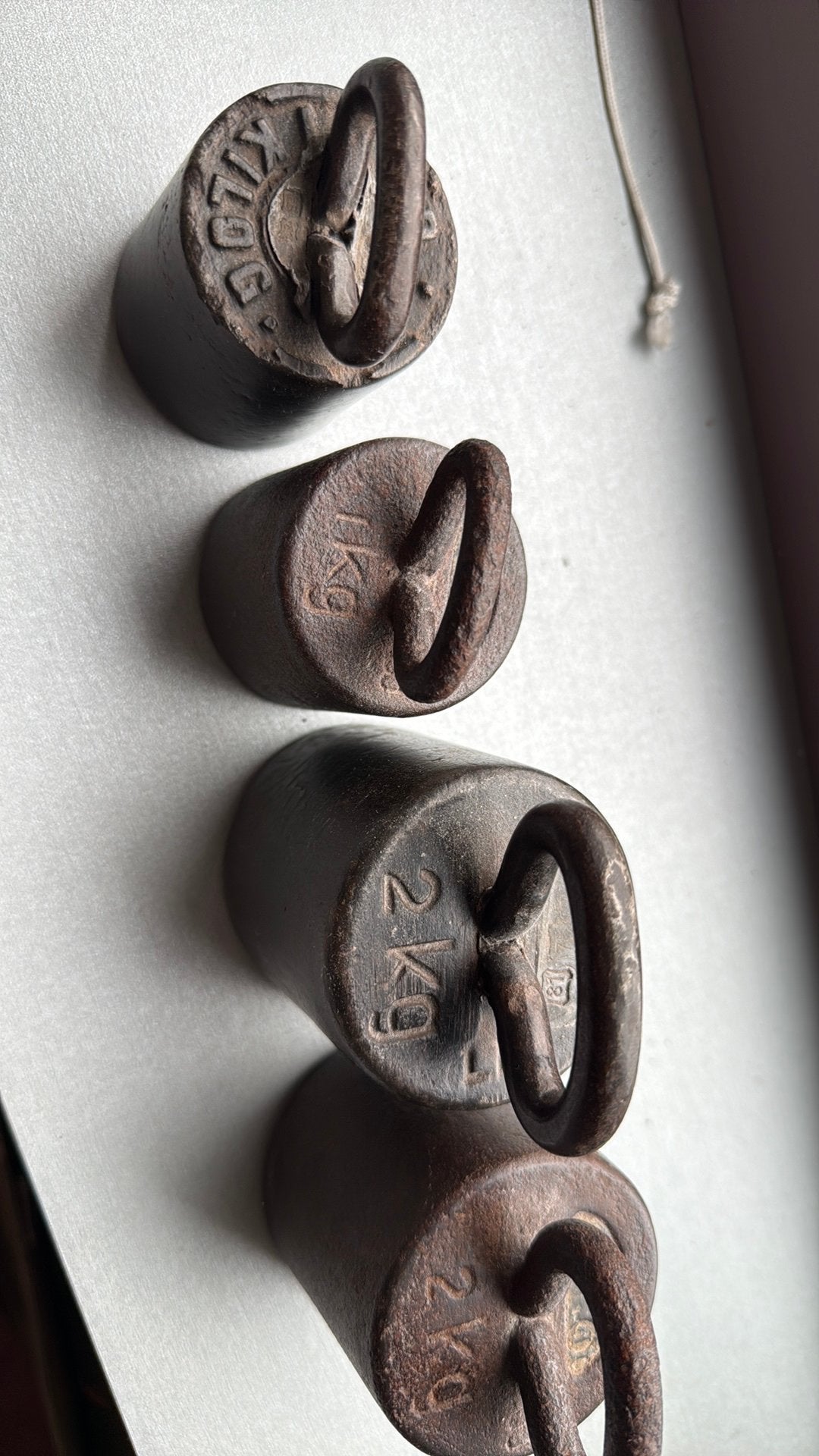 Set van 4 antieke gietijzeren gewichten (1kg, 2kg, 2kg, 5kg), Ophalen