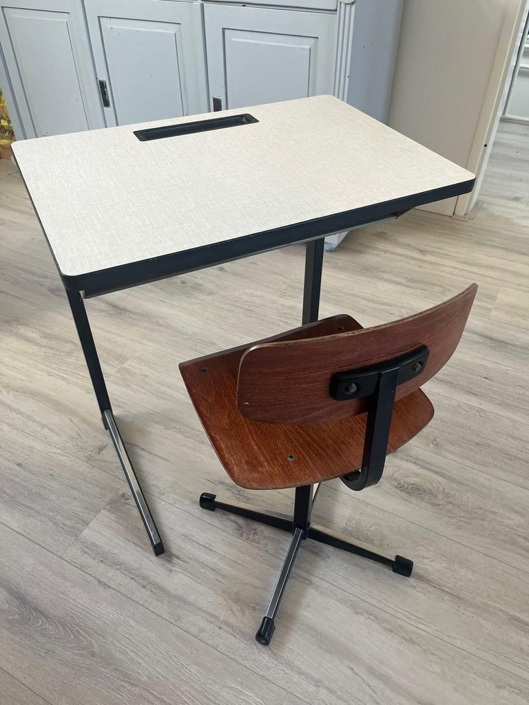 Schrijftafel met stoel, Ophalen, Gebruikt, Stoel(en)