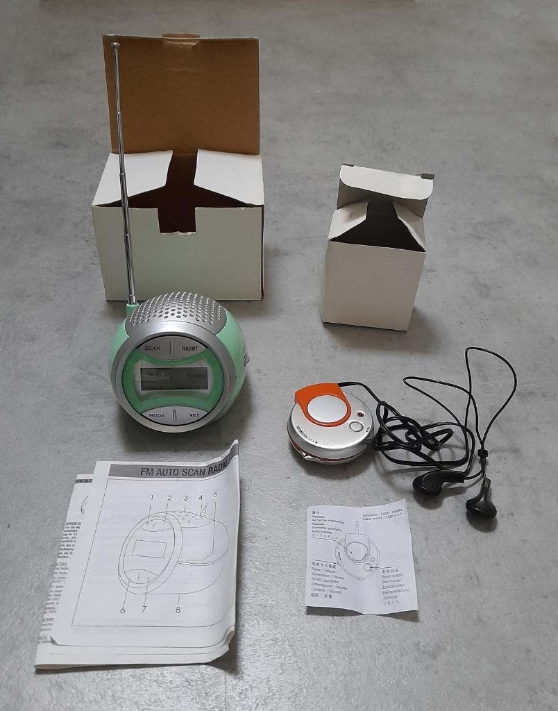 2 compacte FM RADIO's op batterijen. Met gebruiksaanwijzing, Ophalen of Verzenden, Nieuw