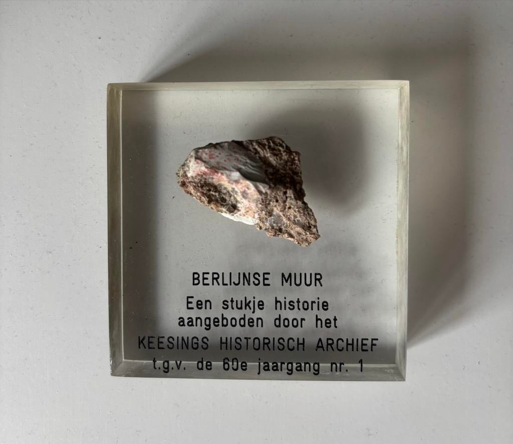 Stukje Berlijnse Muur - Keesings Historisch Archief, Ophalen, Zo goed als nieuw