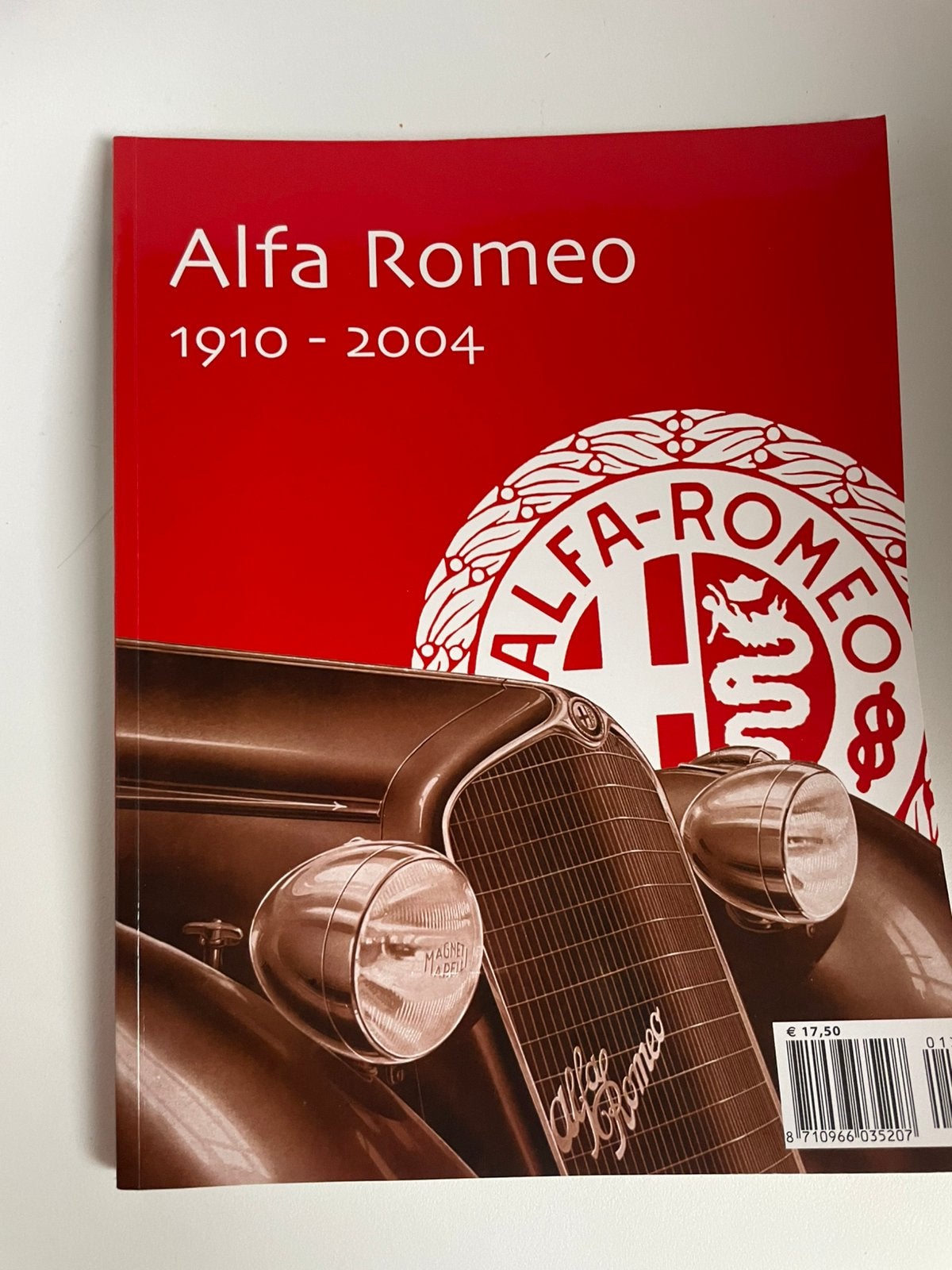 boek magazine Alfa Romeo 2004 (periode 1910 - 2004), Boeken, Auto's | Boeken, Ophalen of Verzenden, Gelezen, Alfa Romeo