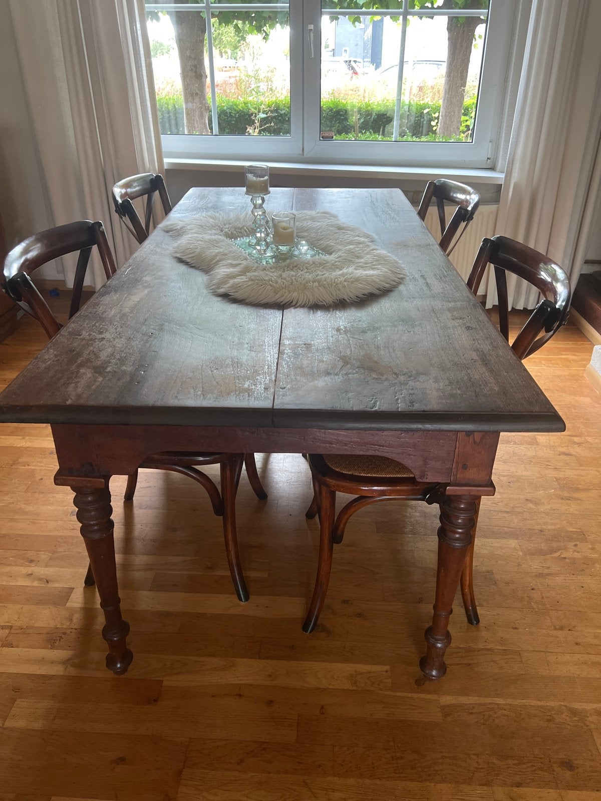 Antieke houten eettafel met 4 stoelen en dressoir, Ophalen of Verzenden