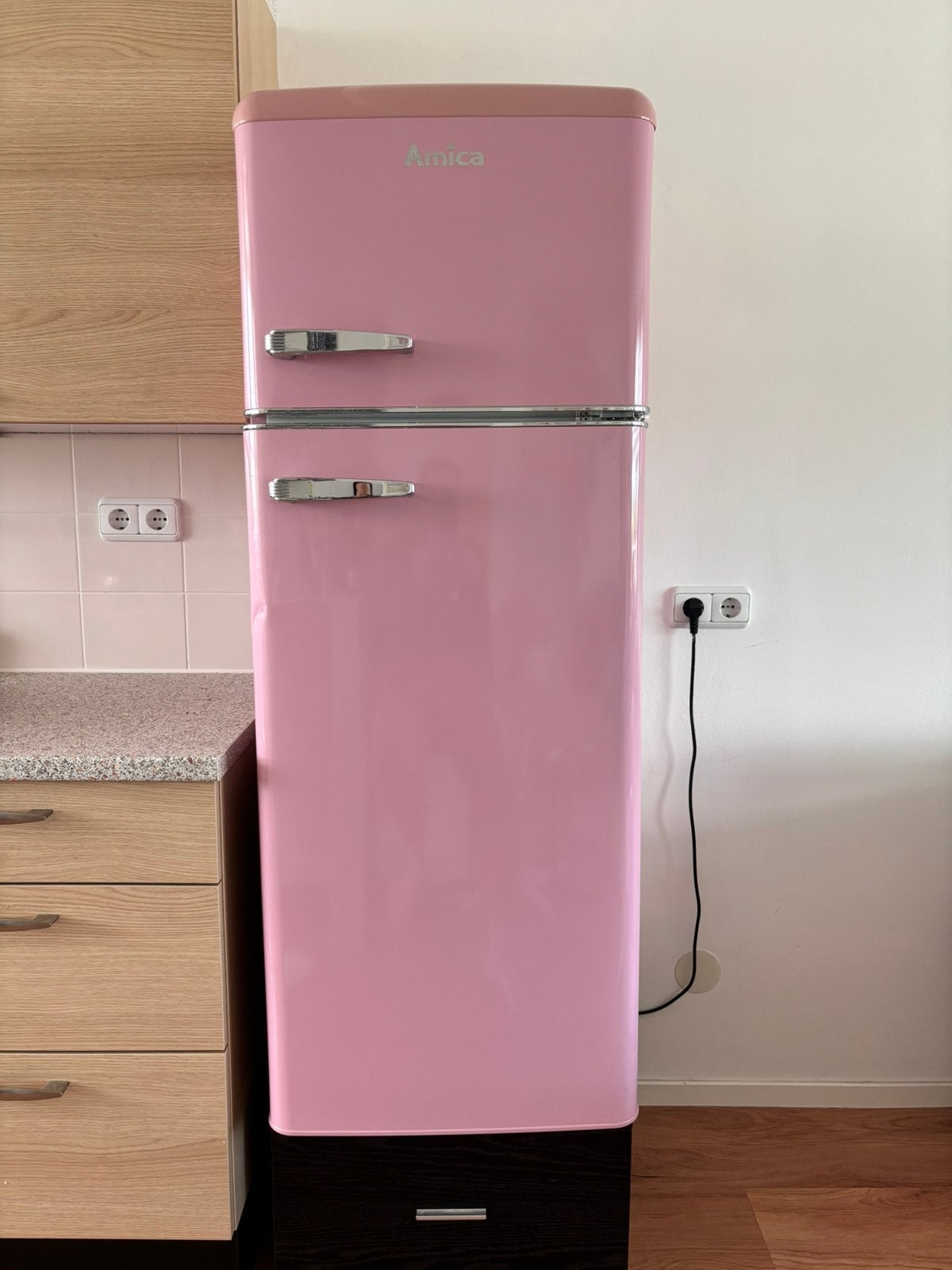 Amico retro koelkast, roze, Ophalen, Gebruikt, 100 tot 150 liter, Met aparte vriezer