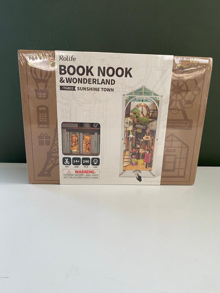 Rolife Book Nook & Wonderland TGB02 Sunshine Town NIEUW, Hobby en Vrije tijd, Knutselen, Verzenden, Gebouwen, Meerkleurig, Hout
