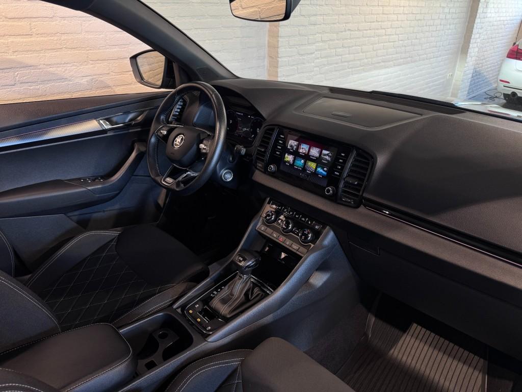 Skoda KAROQ 1.5 TSI ACT Sportline Business DSG Pano Virtual, Automaat, 4 cilinders, Karoq, Bedrijf