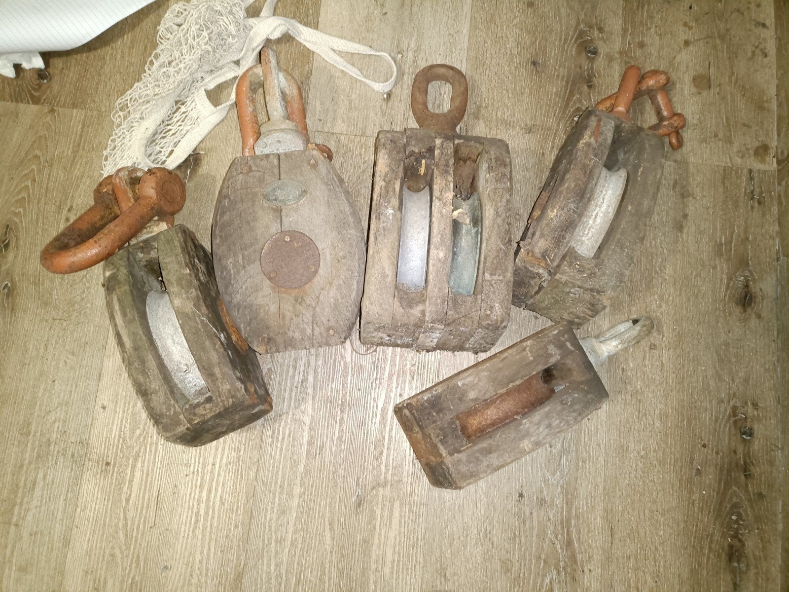 Set van 5 antieke houten scheepkatrol van de schip voc, Ophalen