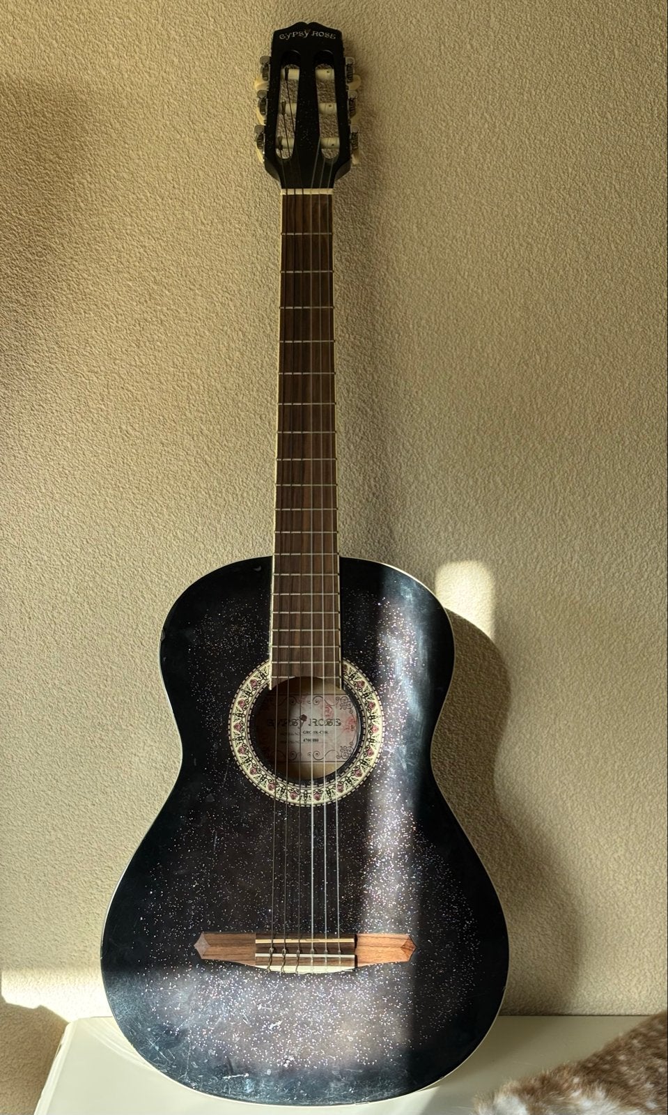Gypsy Rose Klassieke Gitaar Zwart met Glitters (7/8), Muziek en Instrumenten, Ophalen of Verzenden, Gebruikt, Klassieke of Spaanse gitaar
