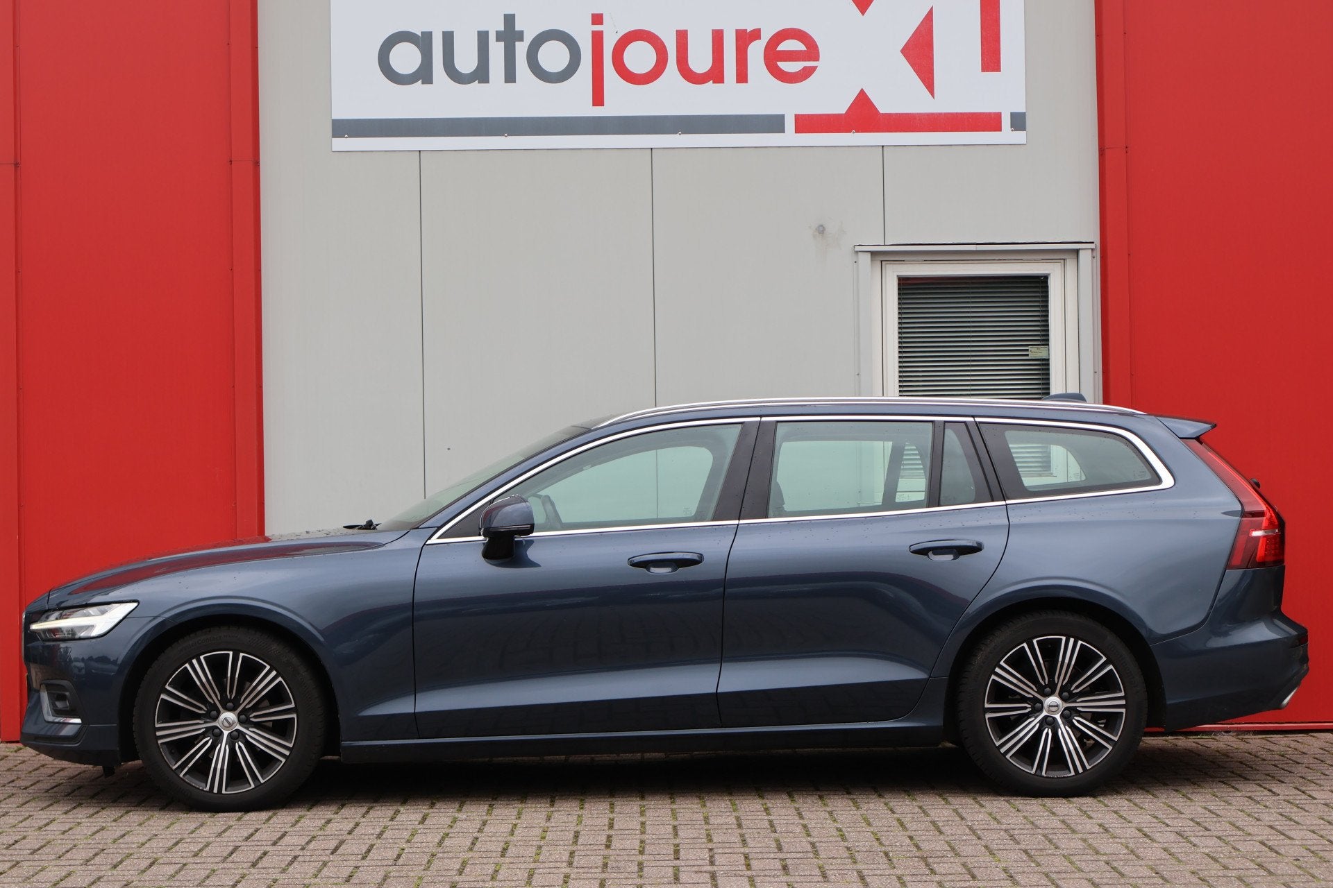 Volvo V60 2.0 D3 Inscription (bj 2021, automaat), Auto's, 4 cilinders, Blauw, Leder, Diesel