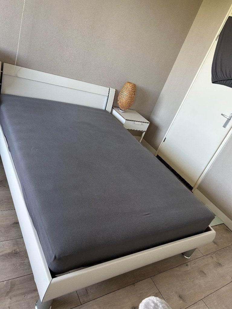 Bed, Huis en Inrichting, Slaapkamer | Bedden, Ophalen, Wit, Tweepersoons, 140 cm