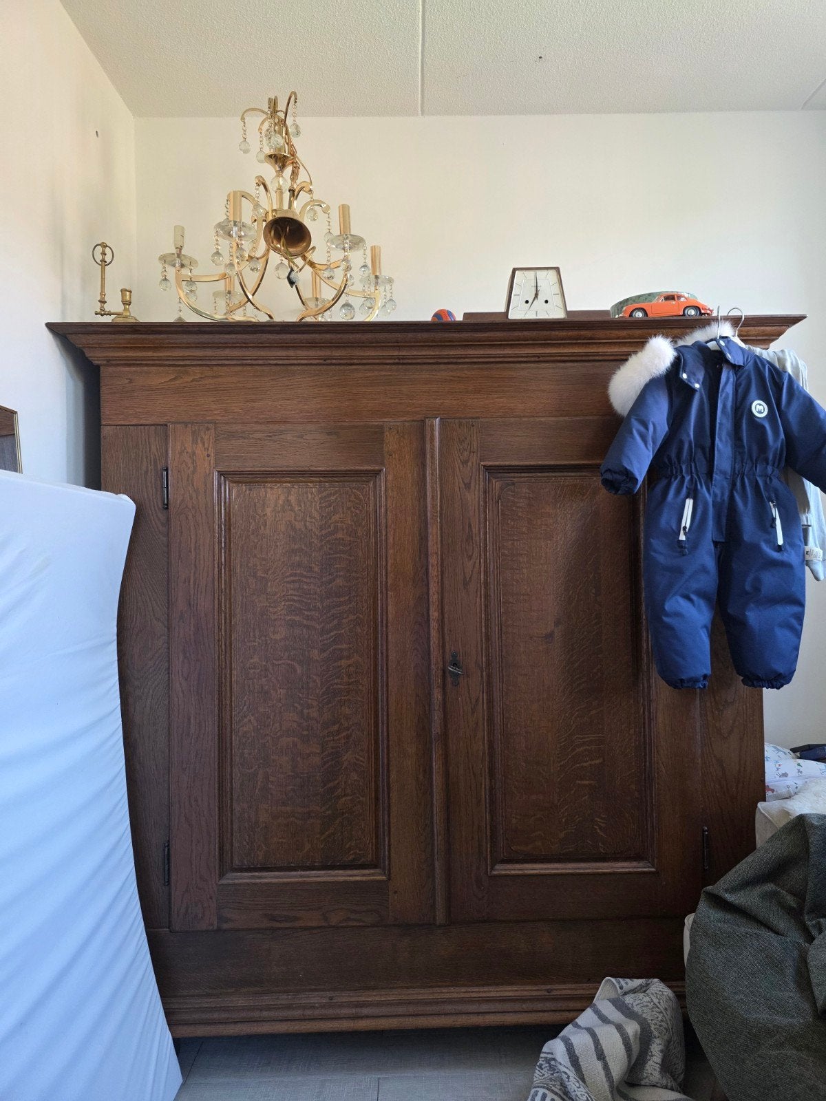 Massief kersenhouten kast met 4 legplanken, Antiek en Kunst, Ophalen