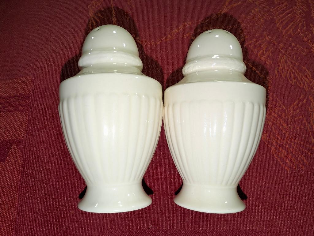 Wedgewood peper en zout vaatjes, Ophalen of Verzenden, Zo goed als nieuw, Aardewerk, Overige typen