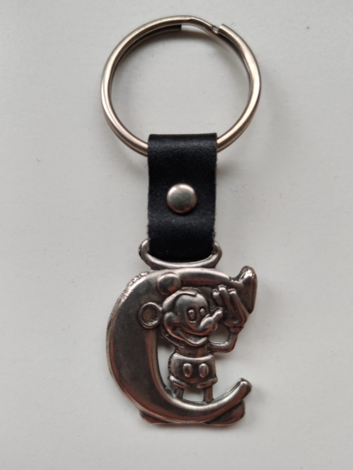 Originele Disney sleutelhanger - Letter C met Mickey Mouse, Ophalen of Verzenden, Zo goed als nieuw, Merk