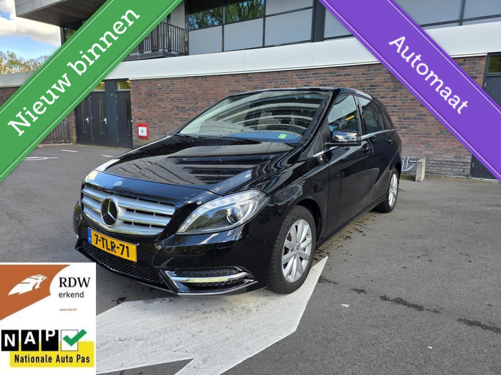 Mercedes B-klasse 180 Ambition 55(NAP) 2014 AUT NAVI/PDC/LED, Auto's, Dealer onderhouden, 1325 kg, Gebruikt, Euro 6