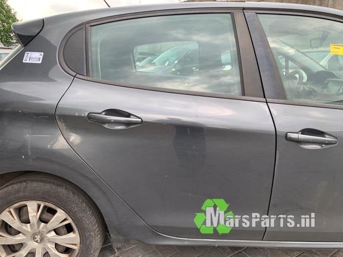 Portier 4Deurs rechts-achter van een Peugeot 208 (KTP)