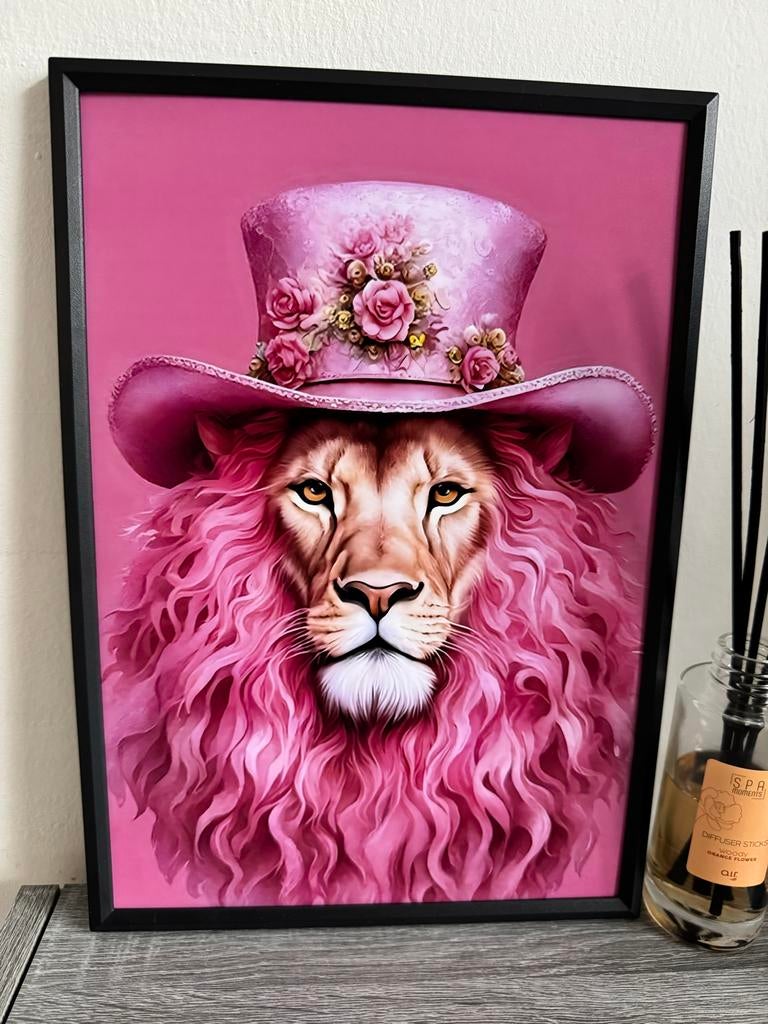 Pink Lion King Poster Ingelijst 21x30cm, Ophalen of Verzenden, Gebruikt, Foto of Poster, Minder dan 50 cm