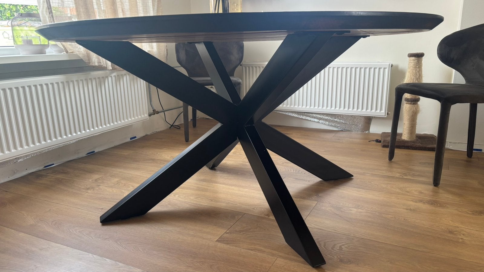 Eetkamertafel Bruutz - Urban Sofa mangohout zwart dia 150cm, Ophalen, Zo goed als nieuw, Rond, 100 tot 150 cm