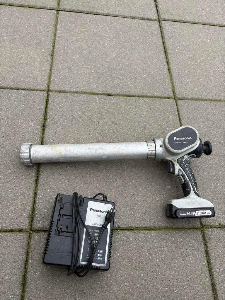 Panasonic 14.4V Accu Kitspuit Accu en Oplader – Goed werkend, Ophalen of Verzenden, Zo goed als nieuw