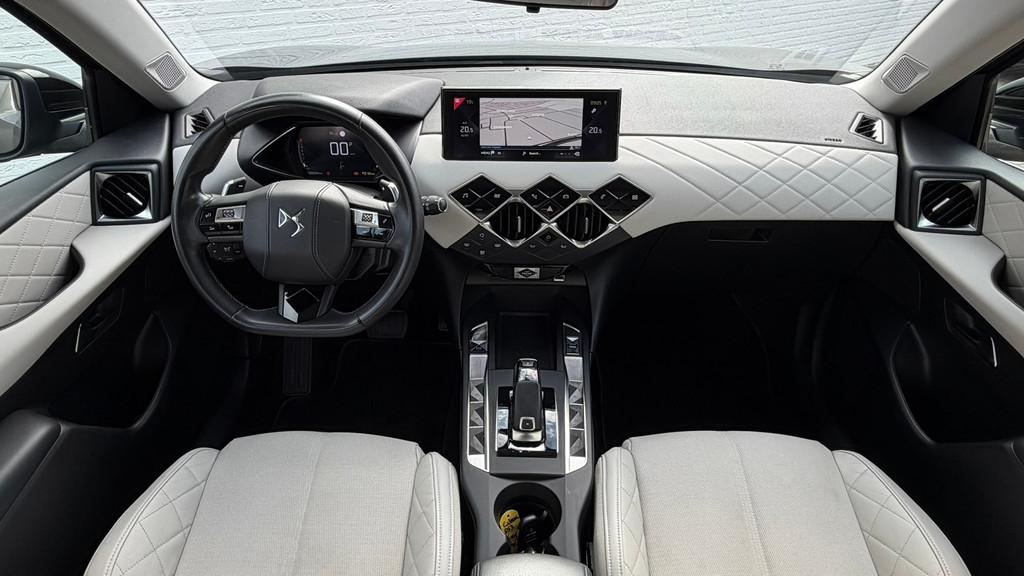 DS 3 Crossback 1.2 PureTech So Chic Camera Navigatie Carplay, Gebruikt, Euro 6, Leder, 1180 kg