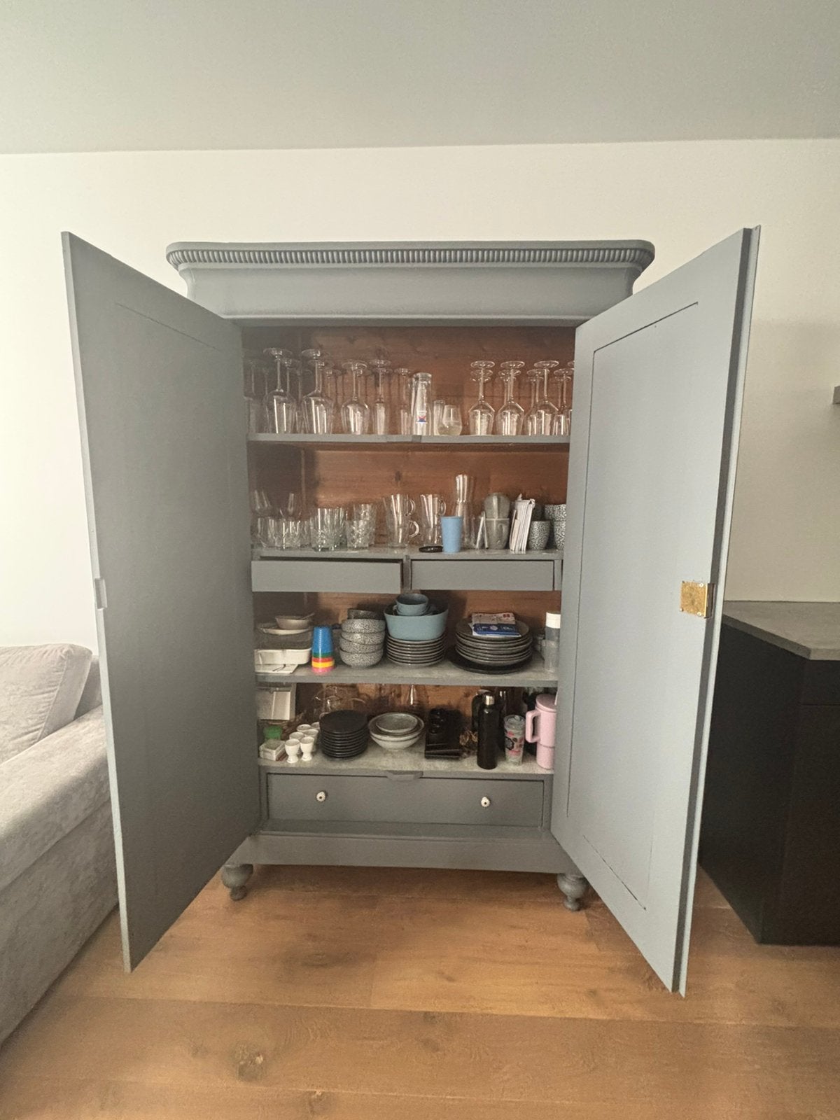 Oude kast met veel bergruimte - pronkstuk voor uw woning, Antiek en Kunst, Antiek | Meubels | Kasten, Ophalen