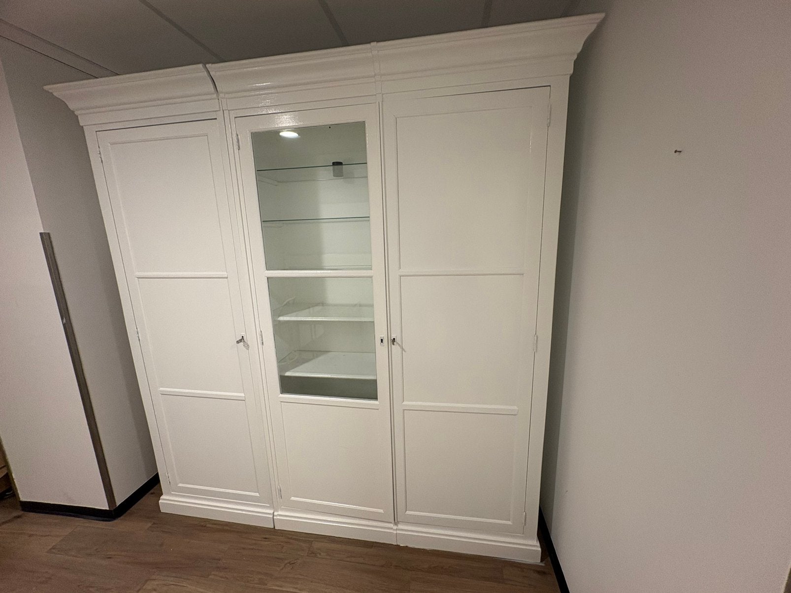 Witte oude vitrine kast apothekerkast schoolkast winkelkast, Antiek en Kunst, Antiek | Meubels | Kasten, Ophalen