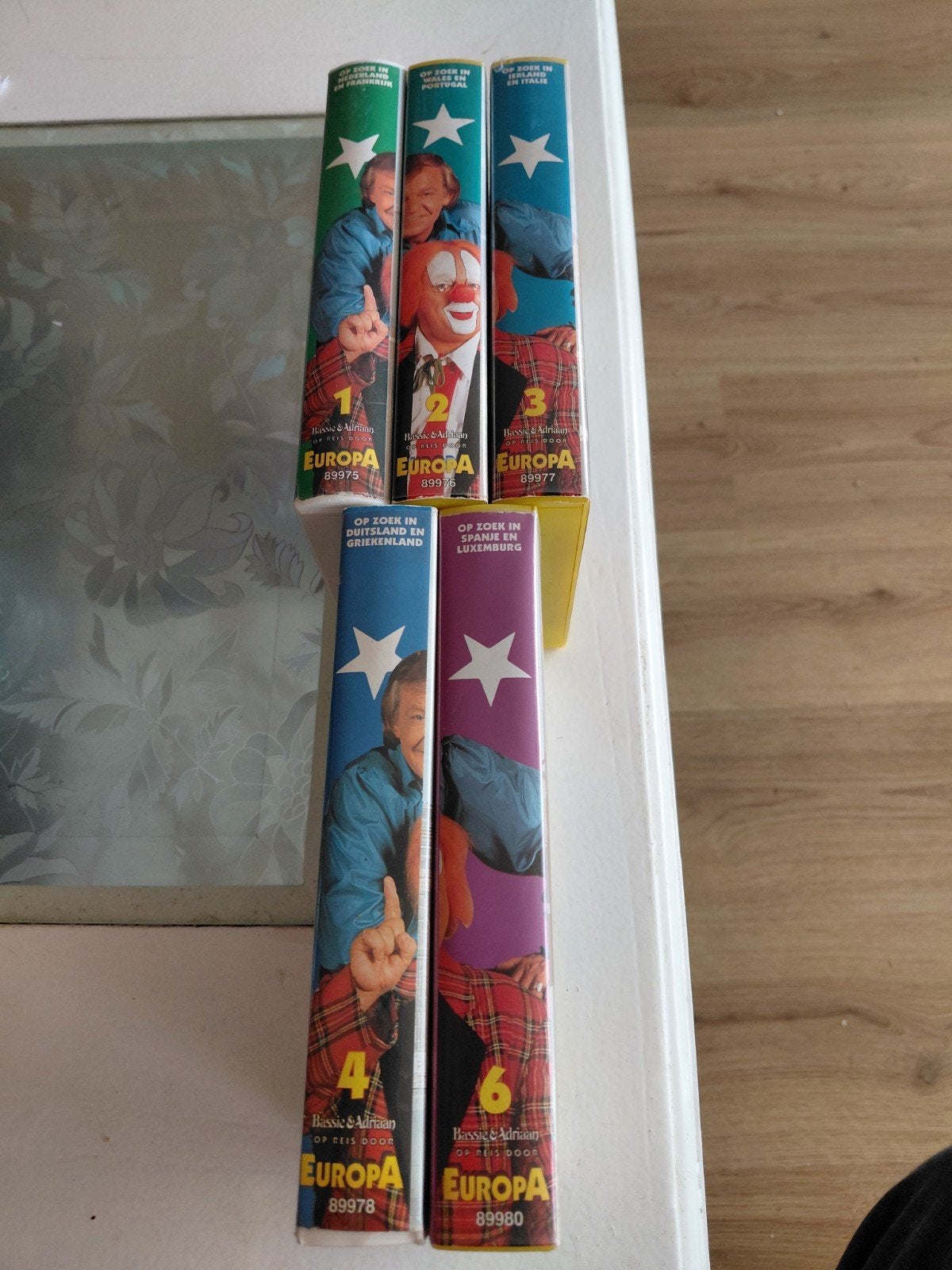 Bassie & Adriaan Europa VHS-set (Originele muziek & montage), Cd's en Dvd's, Gebruikt, Serie, Alle leeftijden, Ophalen of Verzenden