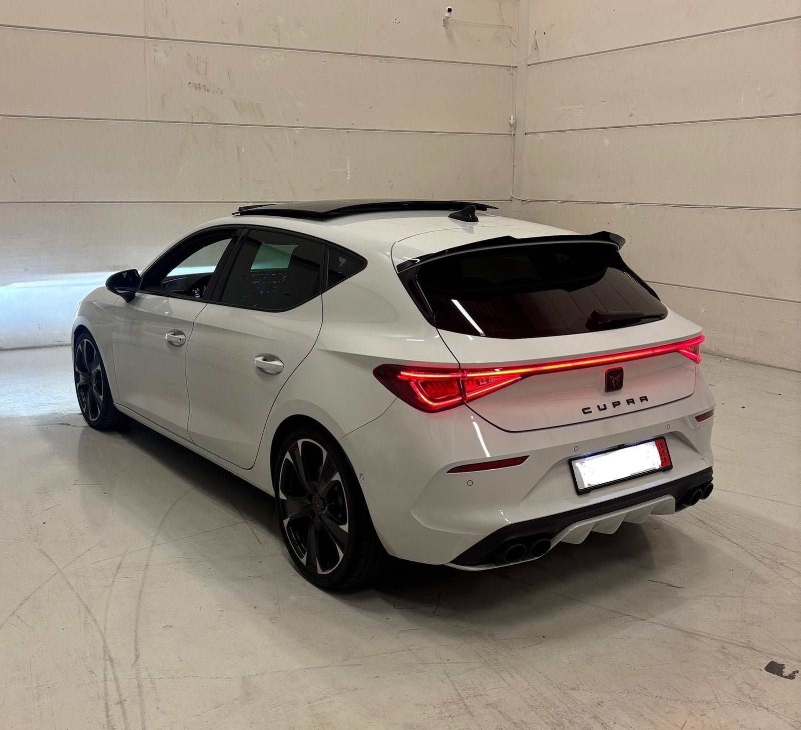 CUPRA Leon VZ / 2.0 TSI 300 pk / 2023 Full Option, Auto's, Dealer onderhouden, 4 cilinders, 1984 cc, Leon