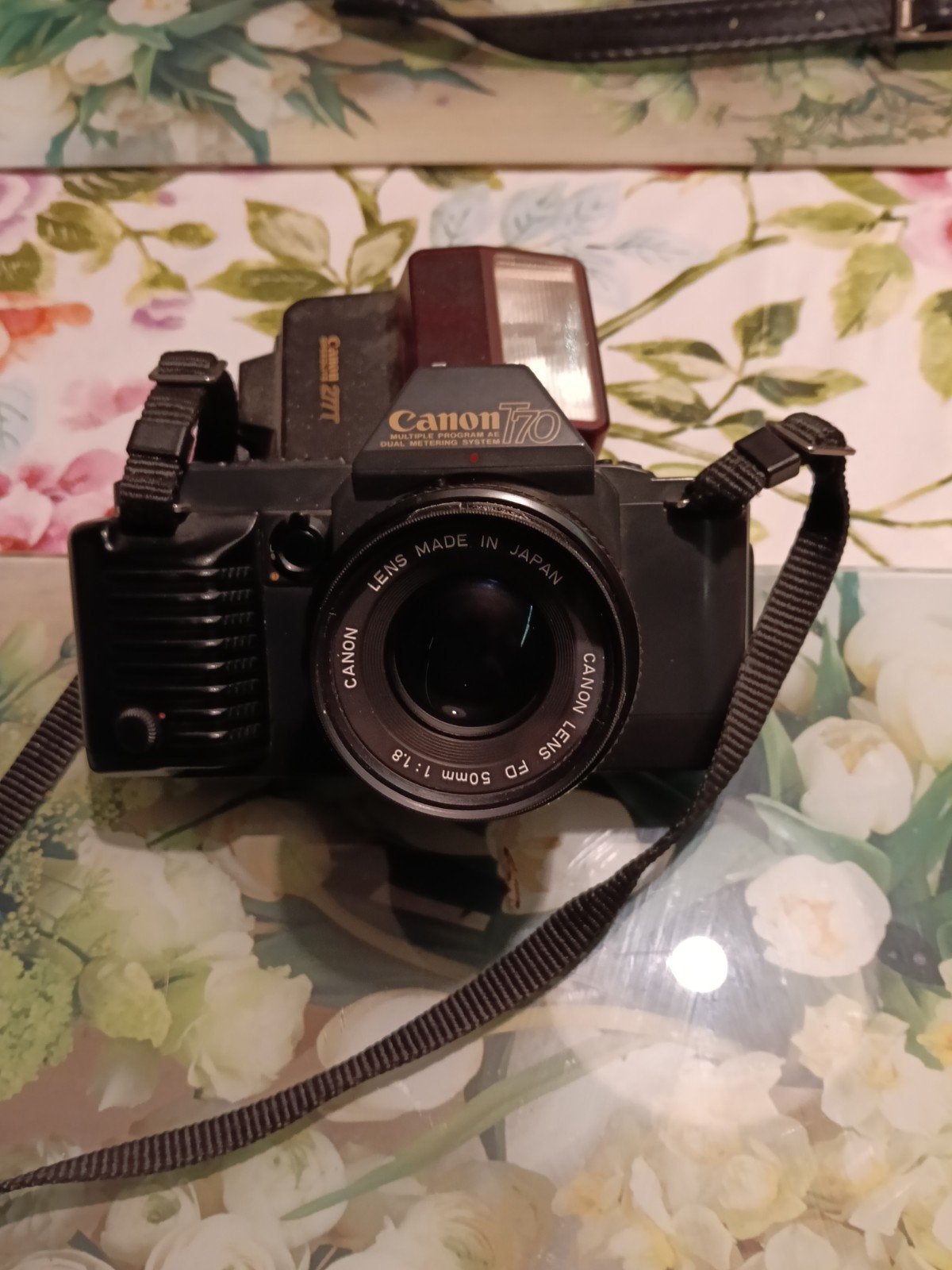 Canon T70 Spiegelreflexcamera met FD 50mm 1:1.8 lens, Ophalen
