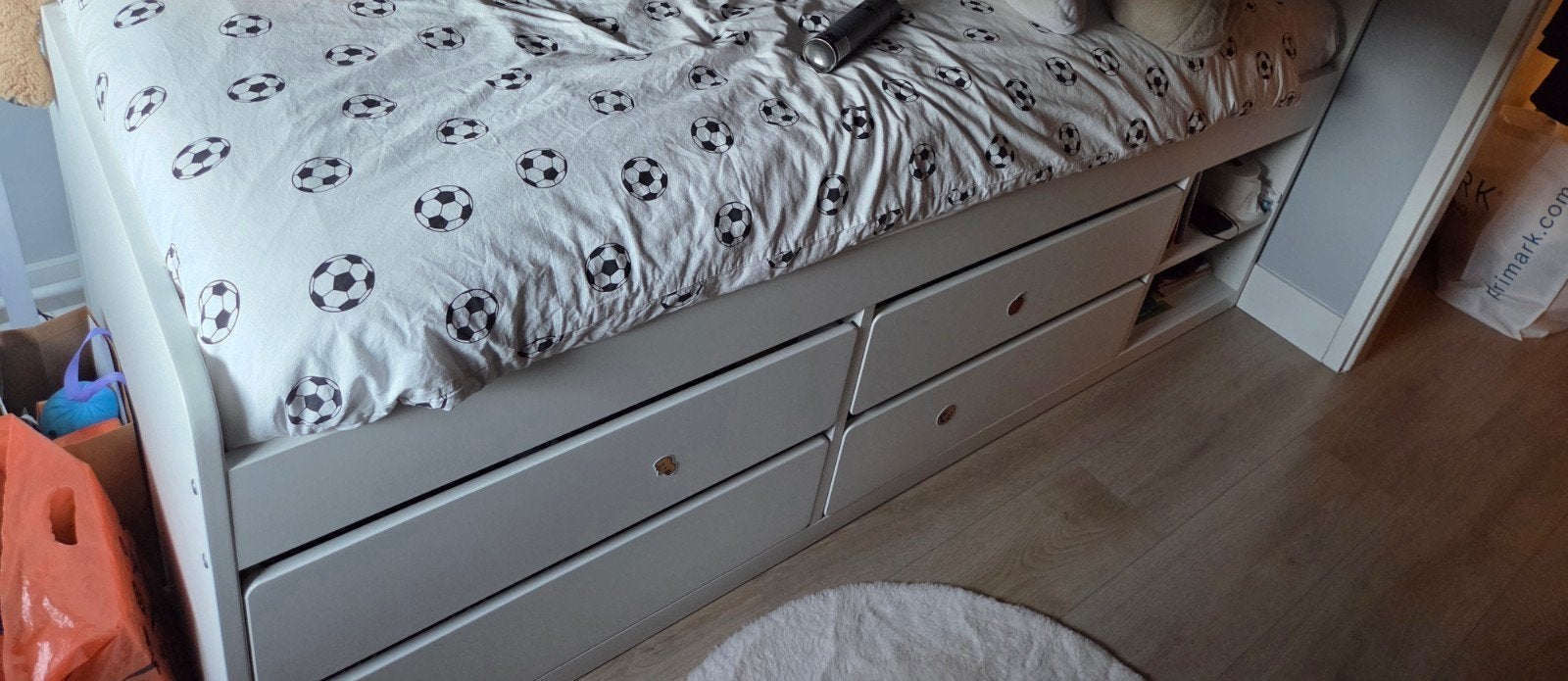 Slakt 1 pers bed Ikea wit met opbergruimte, Huis en Inrichting, Ophalen, Zo goed als nieuw, Eenpersoons